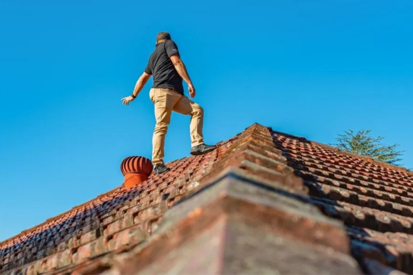 How To Check a Roofing Contractor License​?