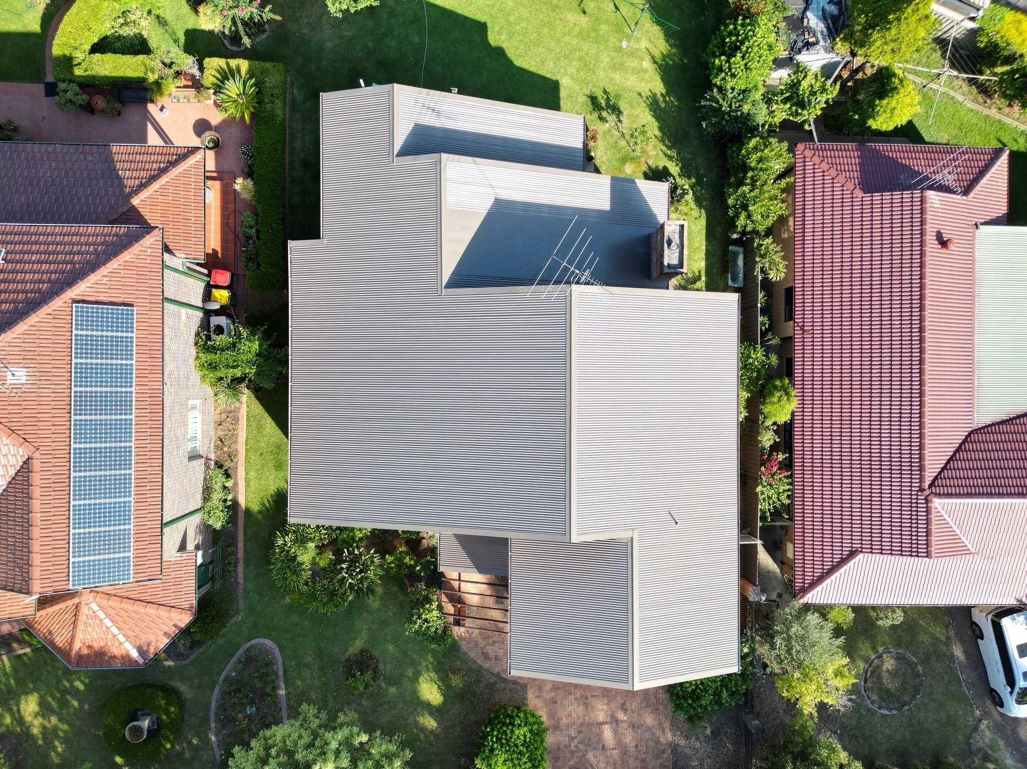 Metal Roof vs Roof Tiles